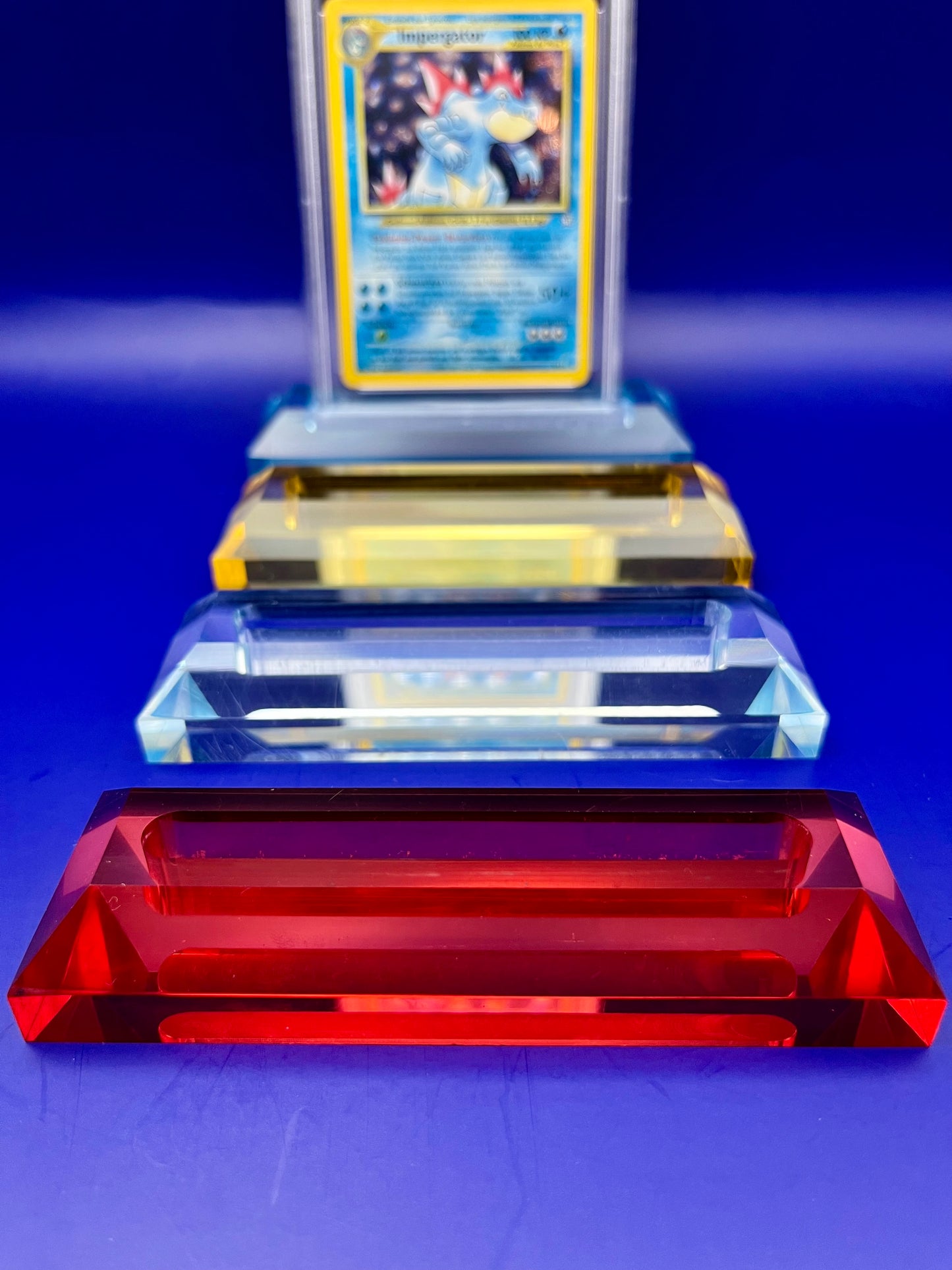 Acryl "PlayCollectTrade" Größe: Farbiger Ständer